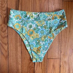 Kulani Kinis Size L high waisted cheeky bottoms. Never worn.